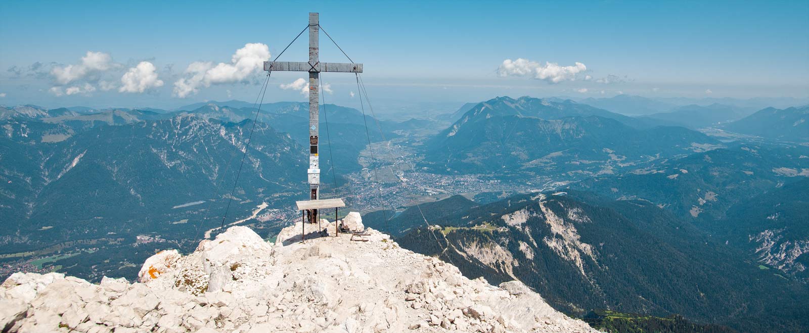 Alpspitz Ferrara - Blick vom Gipfel Richtung Garmisch-Partenkirchen
